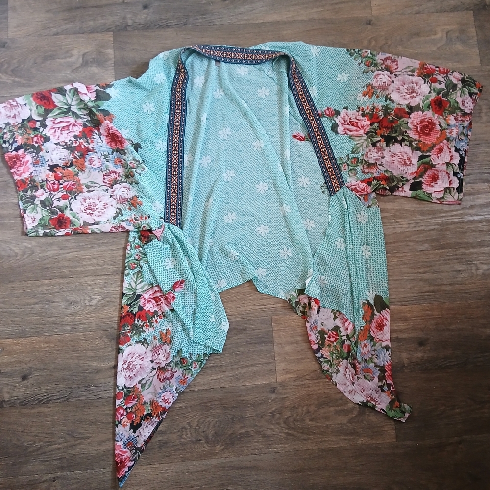 Entro Embroidered Trim Bohemian Kimono. 